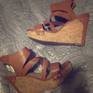 Guess tan wedges